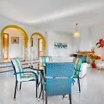 Alta Villa